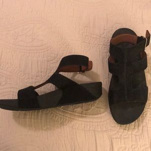 Fitflop flatform sandals black